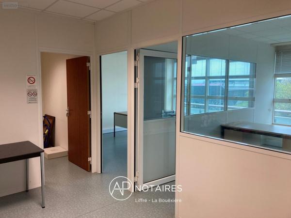 Entrepôt et bureaux à vendre à Cesson-Sévigné en Ille-et-Vilaine (35510), ref : VP077-APNOTAIRES