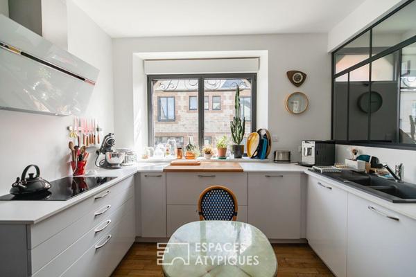 Maison de ville rénovée, volumes traversants et jardin paysagé