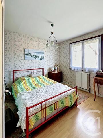 Maison à vendre  7 pièces - 134 m 2   MOZAC  - 63