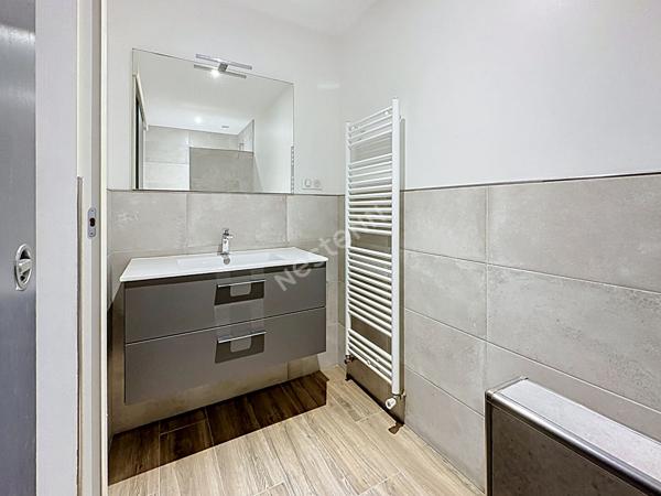 Poitiers centre-ville : charmant appartement T2 de 52 m² avec jardinet privatif, parquet ancien, cave et cuisine équipée : un petit air de campagne en plein coeur de ville !