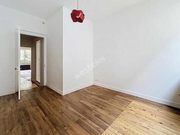 Poitiers centre-ville : charmant appartement T2 de 52 m² avec jardinet privatif, parquet ancien, cave et cuisine équipée : un petit air de campagne en plein coeur de ville !