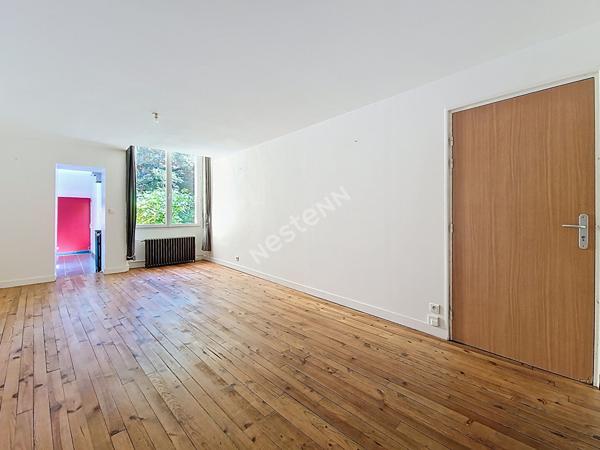 Poitiers centre-ville : charmant appartement T2 de 52 m² avec jardinet privatif, parquet ancien, cave et cuisine équipée : un petit air de campagne en plein coeur de ville !