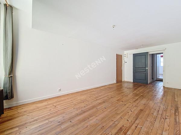 Poitiers centre-ville : charmant appartement T2 de 52 m² avec jardinet privatif, parquet ancien, cave et cuisine équipée : un petit air de campagne en plein coeur de ville !