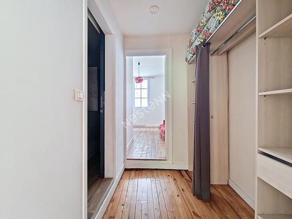 Poitiers centre-ville : charmant appartement T2 de 52 m² avec jardinet privatif, parquet ancien, cave et cuisine équipée : un petit air de campagne en plein coeur de ville !