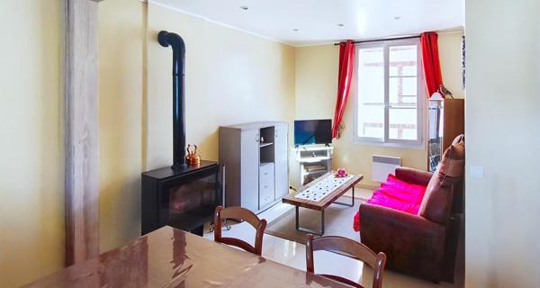 Maison de ville rénovée offrant env 96 m² hab