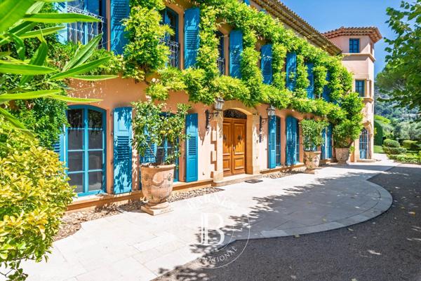 Grasse, Propriété 7 Chambres -  1 100 m² à vendre