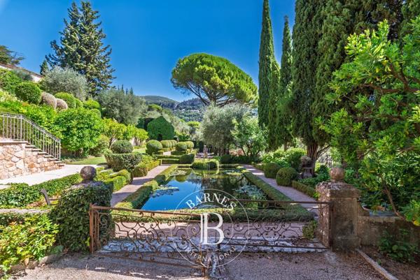 Grasse, Propriété 7 Chambres -  1 100 m² à vendre