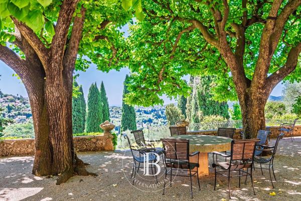 Grasse, Propriété 7 Chambres -  1 100 m² à vendre