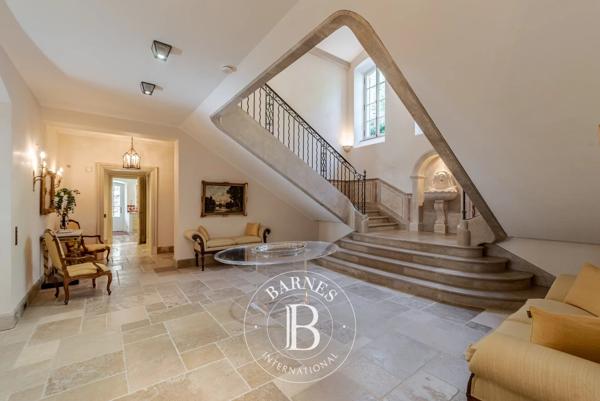 Grasse, Propriété 7 Chambres -  1 100 m² à vendre