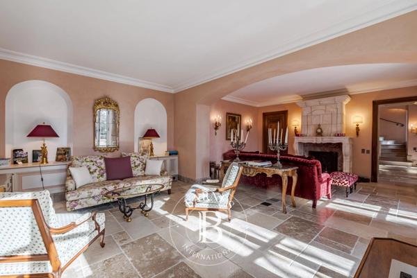Grasse, Propriété 7 Chambres -  1 100 m² à vendre