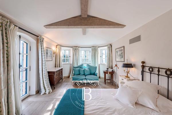 Grasse, Propriété 7 Chambres -  1 100 m² à vendre