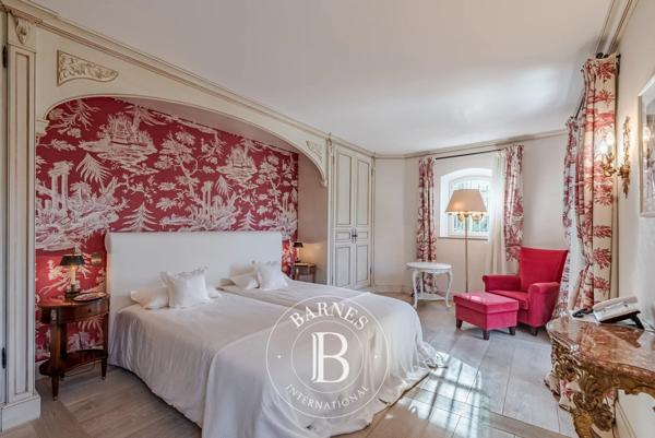 Grasse, Propriété 7 Chambres -  1 100 m² à vendre