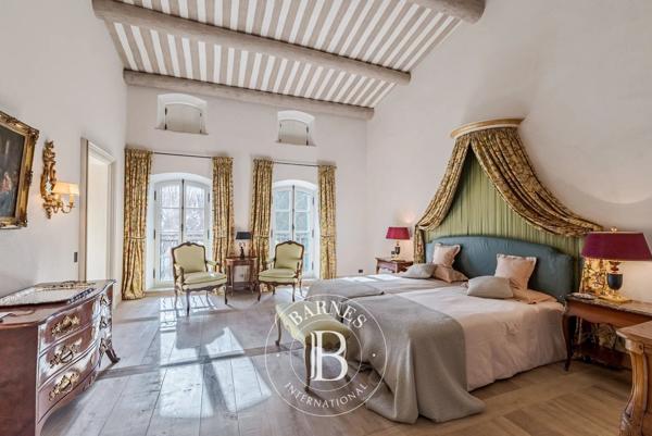 Grasse, Propriété 7 Chambres -  1 100 m² à vendre