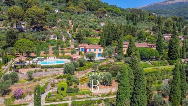 Grasse, Propriété 7 Chambres -  1 100 m² à vendre