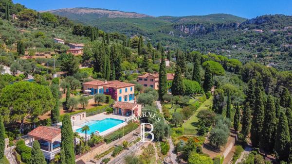Grasse, Propriété 7 Chambres -  1 100 m² à vendre