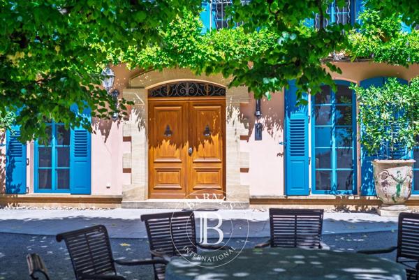 Grasse, Propriété 7 Chambres -  1 100 m² à vendre