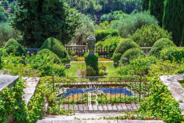 Grasse, Propriété 7 Chambres -  1 100 m² à vendre