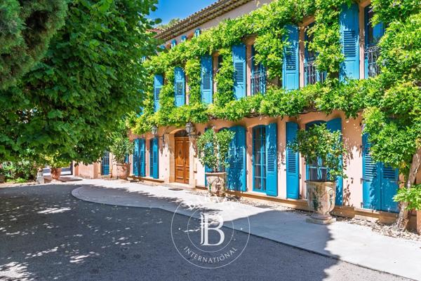 Grasse, Propriété 7 Chambres -  1 100 m² à vendre