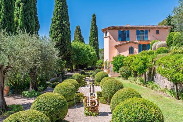 Grasse, Propriété 7 Chambres -  1 100 m² à vendre