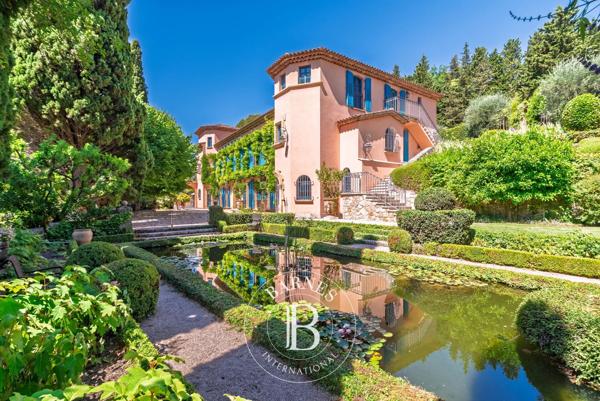 Grasse, Propriété 7 Chambres -  1 100 m² à vendre