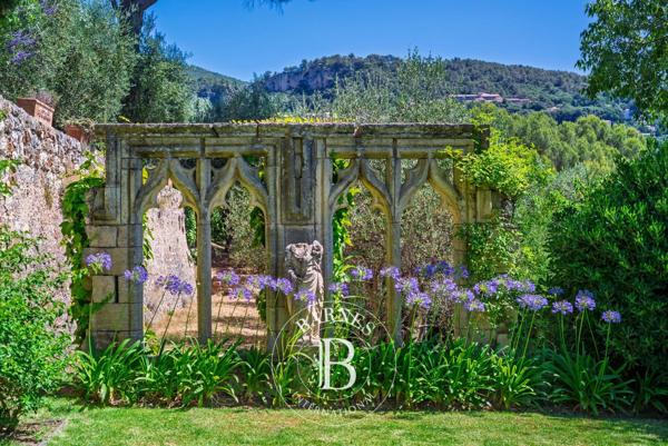 Grasse, Propriété 7 Chambres -  1 100 m² à vendre