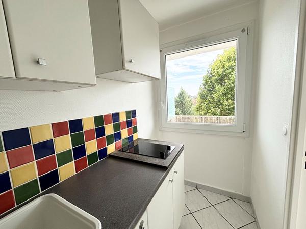 Charmant studio avec balcon - SAINT MAUR DES FOSSES