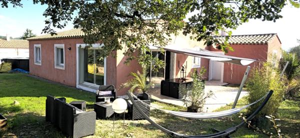 Villa T4 98 m2 sur 584 m2 de terrain avec garage et piscine