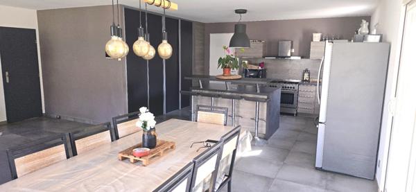 Villa T4 98 m2 sur 584 m2 de terrain avec garage et piscine