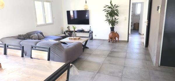 Villa T4 98 m2 sur 584 m2 de terrain avec garage et piscine