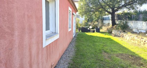 Villa T4 98 m2 sur 584 m2 de terrain avec garage et piscine