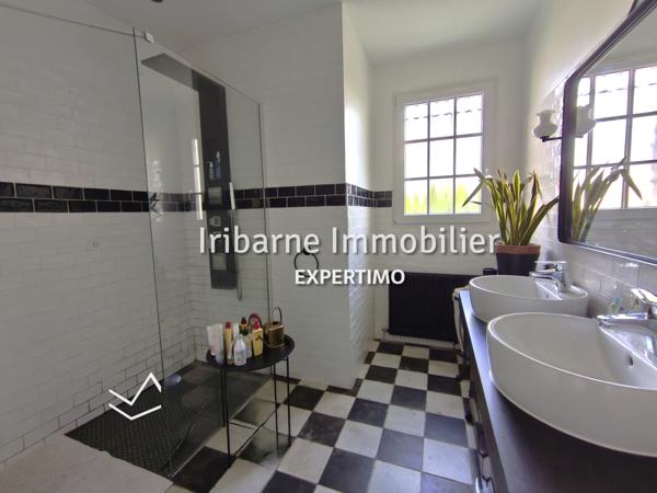 Saintes (17100) Maison de plain-pied avec piscine