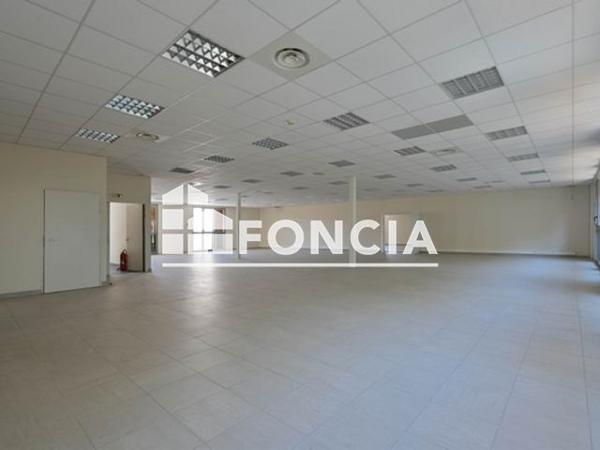 Local commercial 1242 m² à Avignon 84140 à vendre