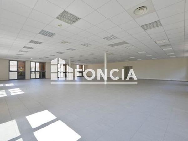 Local commercial 1242 m² à Avignon 84140 à vendre