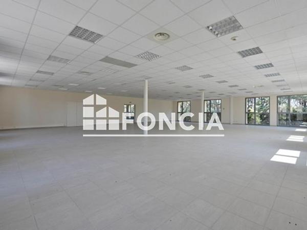 Local commercial 1242 m² à Avignon 84140 à vendre