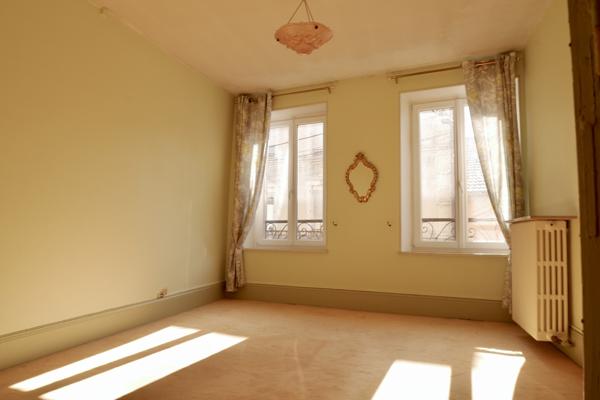 MAISON DE VILLE AVEC TERRASSE 103 000 €