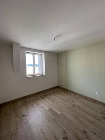 REF 12107 - F4 ENTIEREMENT REFAIT A NEUF AVEC TERRASSE