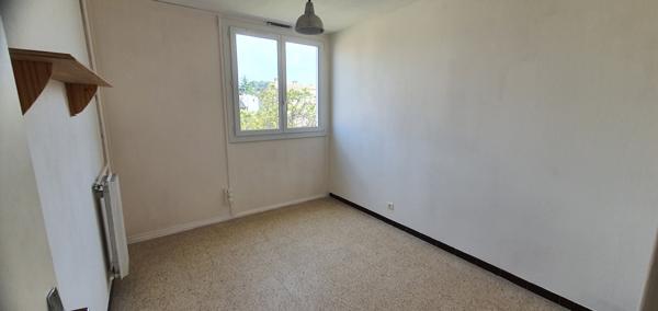 Pertuis (84120) T4 avec vue et parking