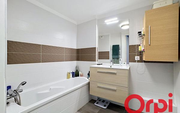 Appartement à vendre    3 pièces • 61,90 m2 Pierre-Bénite
