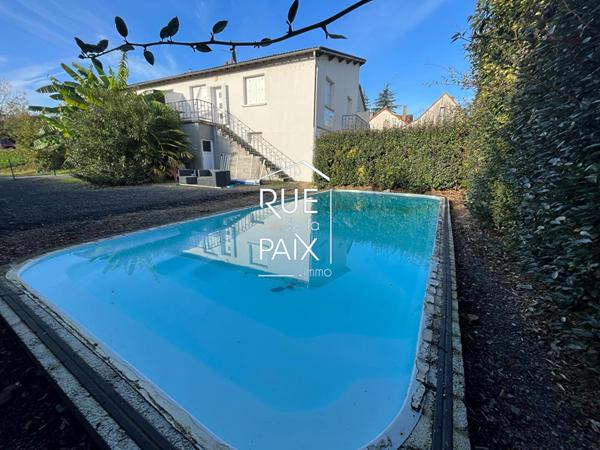 86270 LA ROCHE POSAY Immeuble La Roche Posay 2 appartements 1 local commercial