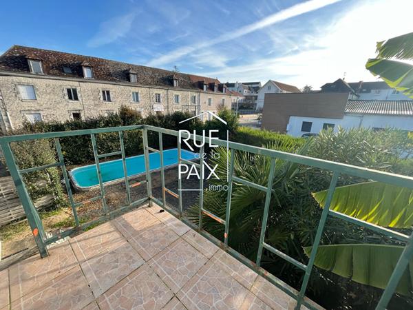 86270 LA ROCHE POSAY Immeuble La Roche Posay 2 appartements 1 local commercial