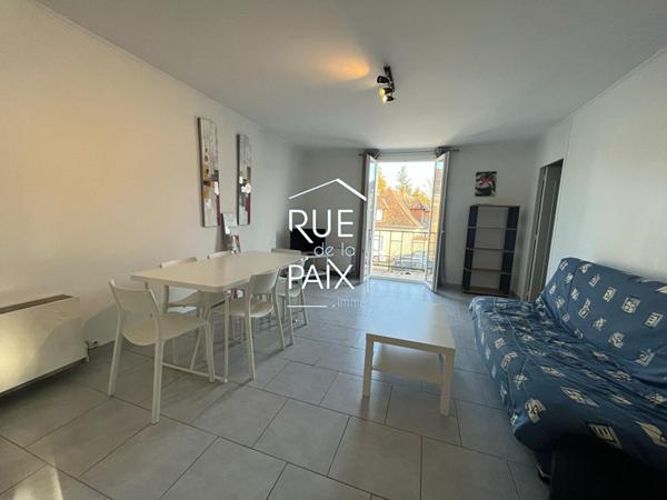 86270 LA ROCHE POSAY Immeuble La Roche Posay 2 appartements 1 local commercial