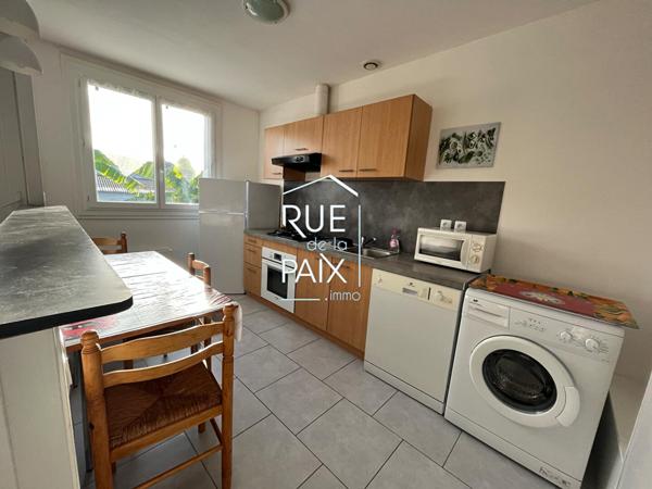 86270 LA ROCHE POSAY Immeuble La Roche Posay 2 appartements 1 local commercial