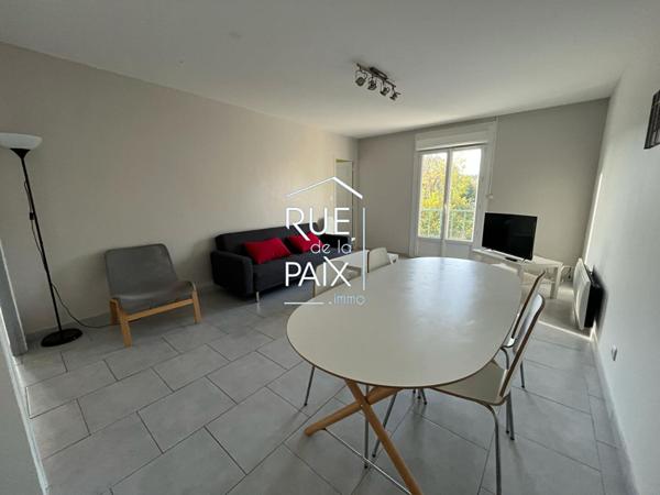 86270 LA ROCHE POSAY Immeuble La Roche Posay 2 appartements 1 local commercial