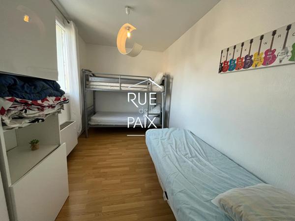 86270 LA ROCHE POSAY Immeuble La Roche Posay 2 appartements 1 local commercial