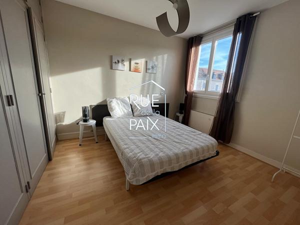 86270 LA ROCHE POSAY Immeuble La Roche Posay 2 appartements 1 local commercial