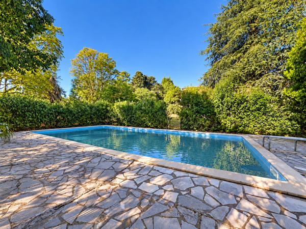 Maison 7 pièces 241 m2
