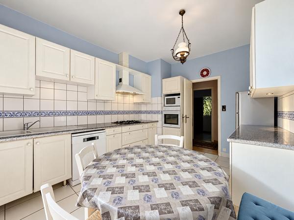 Maison 7 pièces 241 m2
