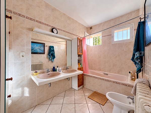 Maison 7 pièces 241 m2