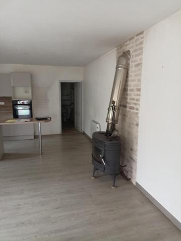 ATOUT DE TAILLE MAISON PRINCIPALE AVEC LOCATION POSSIBLE CENTRE VILLE DE STE RADEGONDE AVEC PROXIMITE ECOLE COMMERCES