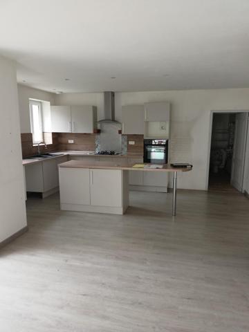 ATOUT DE TAILLE MAISON PRINCIPALE AVEC LOCATION POSSIBLE CENTRE VILLE DE STE RADEGONDE AVEC PROXIMITE ECOLE COMMERCES